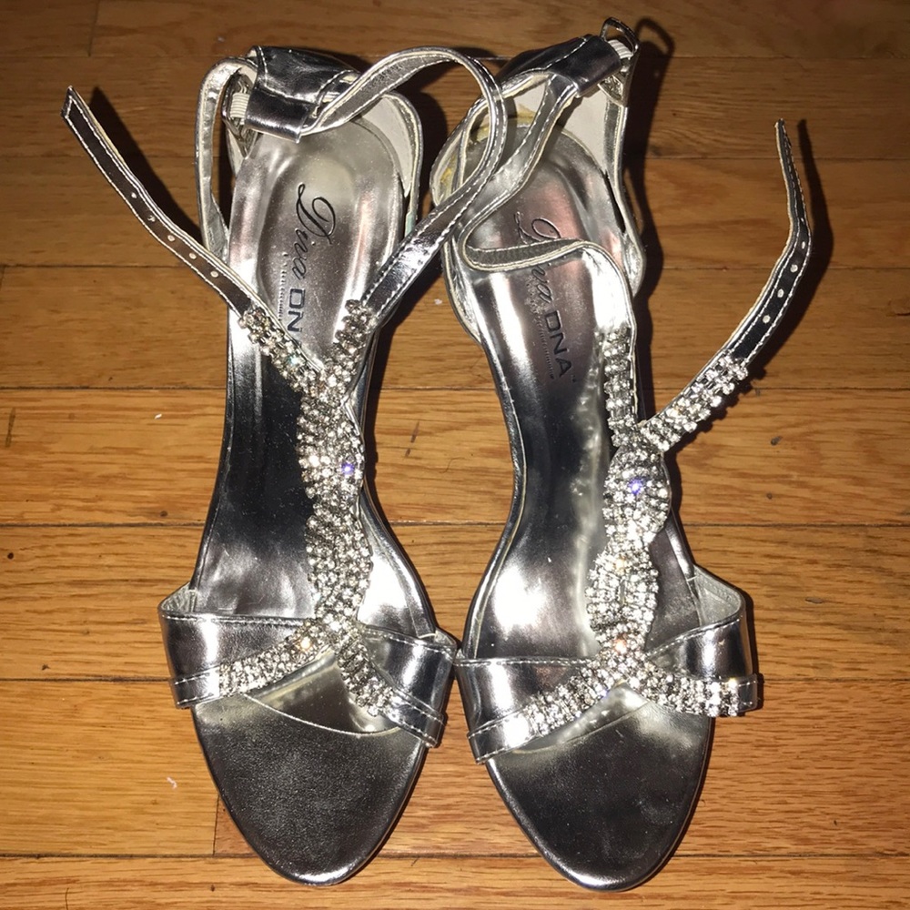 Silver heels 👠